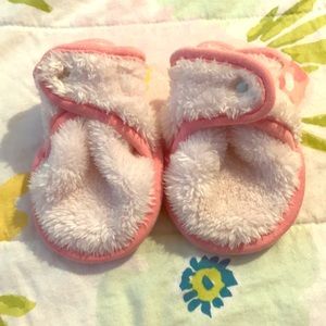 Baby Deedee 3M booties. EUC. No stains.